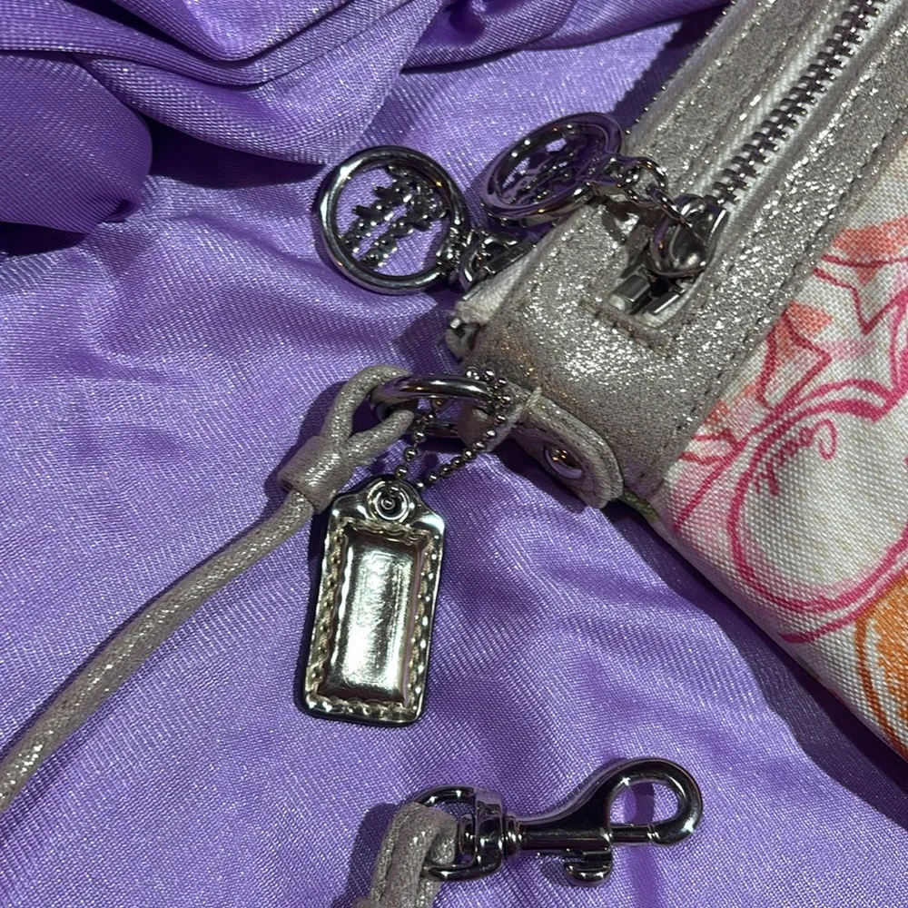 Coach Poppy Wristlet - Picture 8 of 15